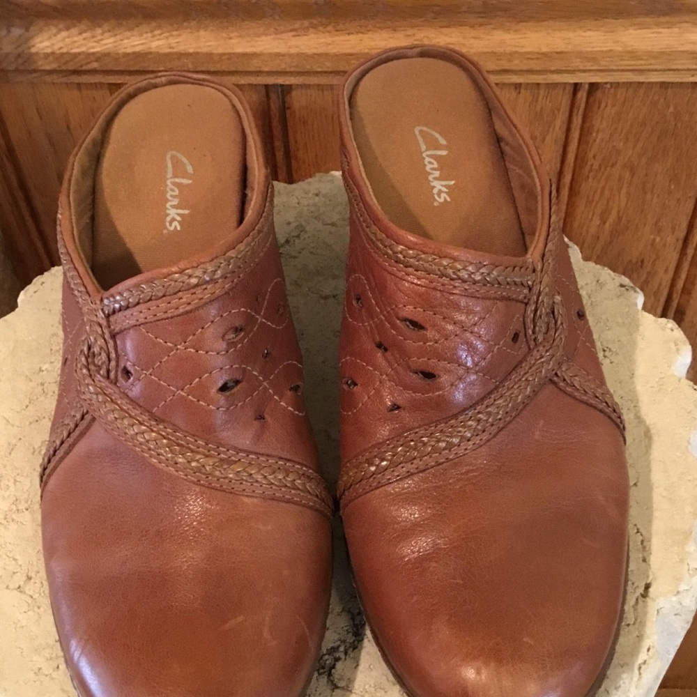 Clarks leather brown mule sandals